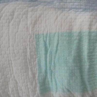 Amostragem gratuita de almofada de maternidade absorvente para recuperação e cura pós-parto