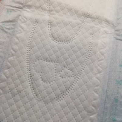 Serviços higiénicos femininos com design alado Produto de cuidados de saúde