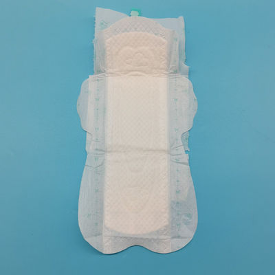 Serviços higiénicos femininos com design alado Produto de cuidados de saúde